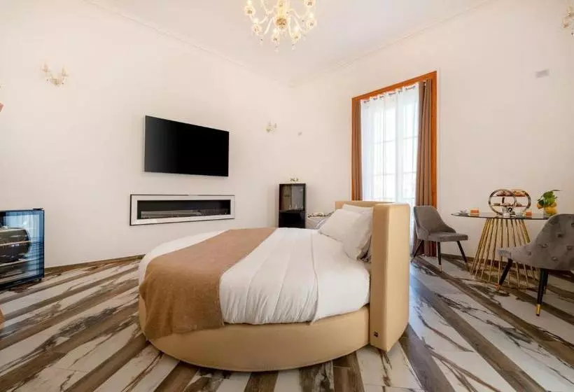 Aamiaismajoitus (B&B) Sant Antonino Luxury Suite