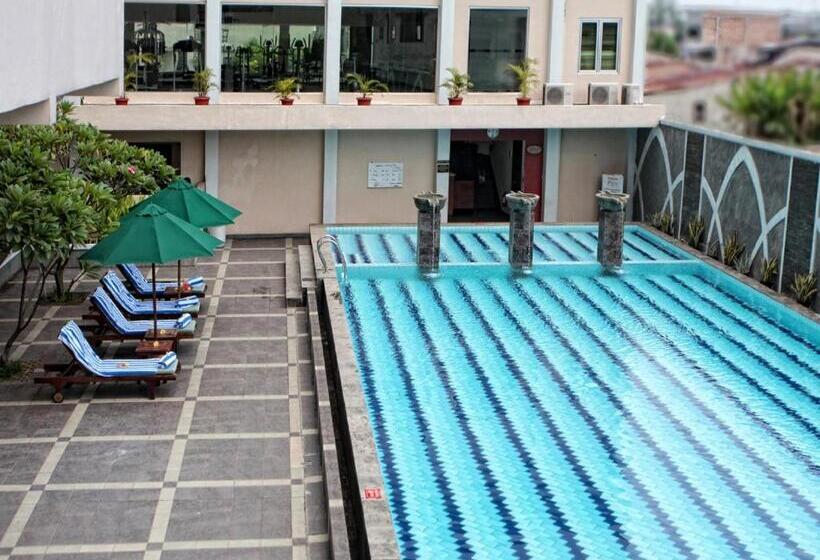 فندق Grand Zuri Dumai