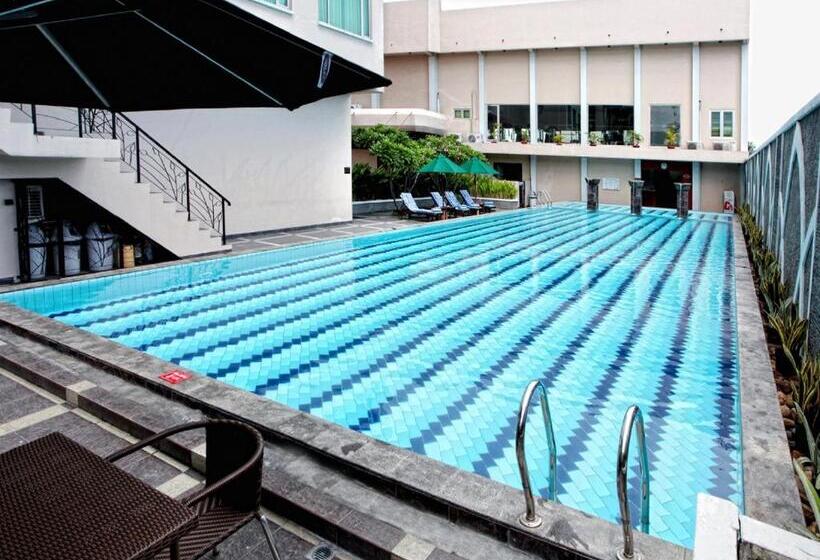 فندق Grand Zuri Dumai