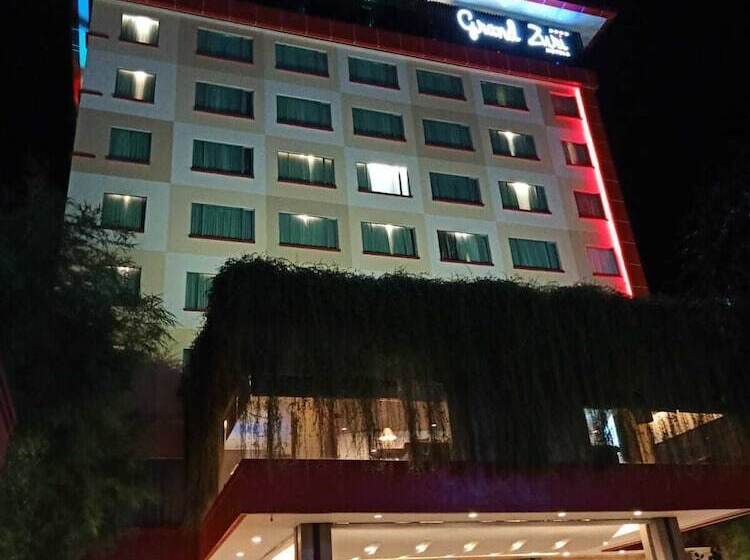 فندق Grand Zuri Dumai