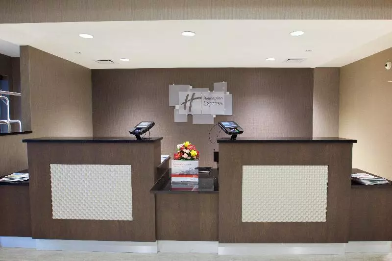 هتل Holiday Inn Express Fargo Sw   I 94 Medical Center By Ihg