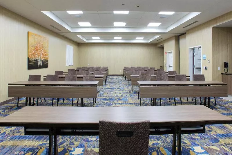 هتل Holiday Inn Express Fargo Sw   I 94 Medical Center By Ihg