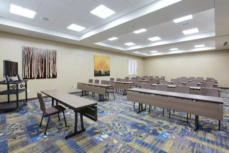 هتل Holiday Inn Express Fargo Sw   I 94 Medical Center By Ihg
