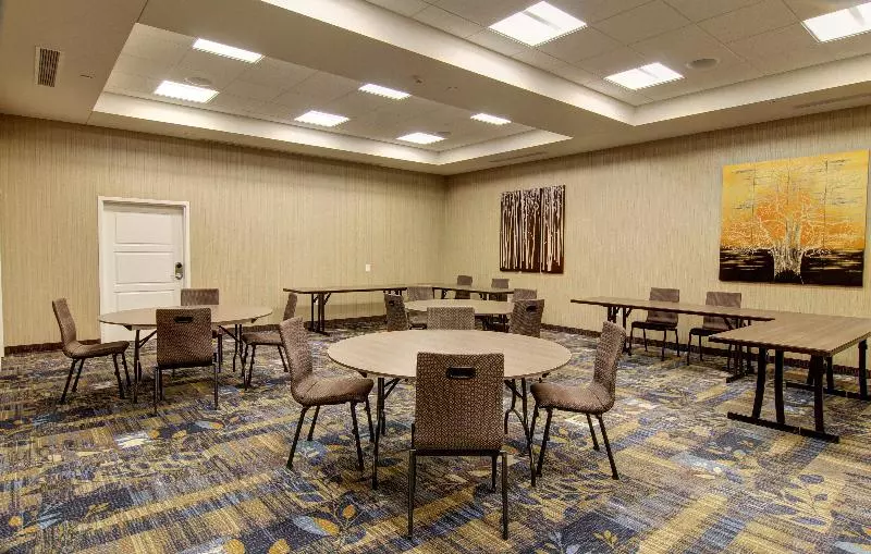 هتل Holiday Inn Express Fargo Sw   I 94 Medical Center By Ihg