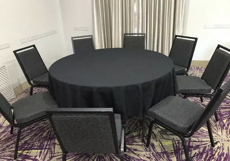 Отель Holiday Inn Express & Suites Garland E Lake Hubbard I30, An Ihg