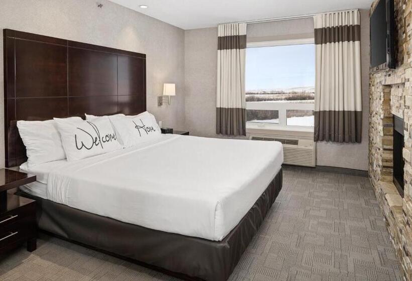 هتل Home Inn & Suites Swift Current