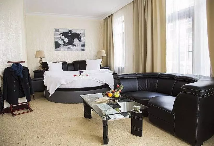 Отель The Rooms Boutique