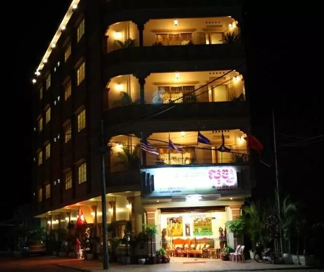 بنسيون Lux Guesthouse