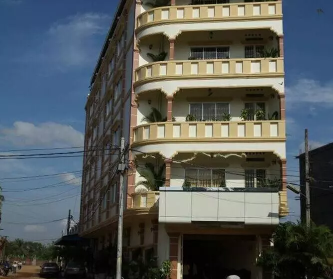 بنسيون Lux Guesthouse