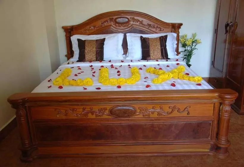 بنسيون Lux Guesthouse