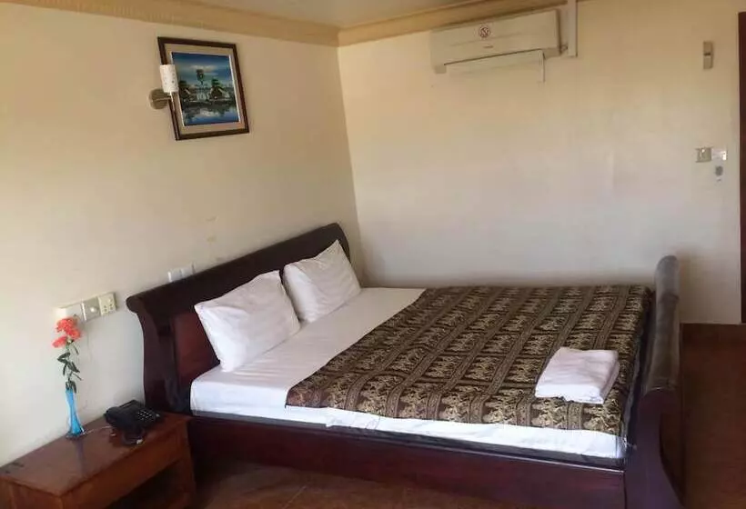 بنسيون Lux Guesthouse