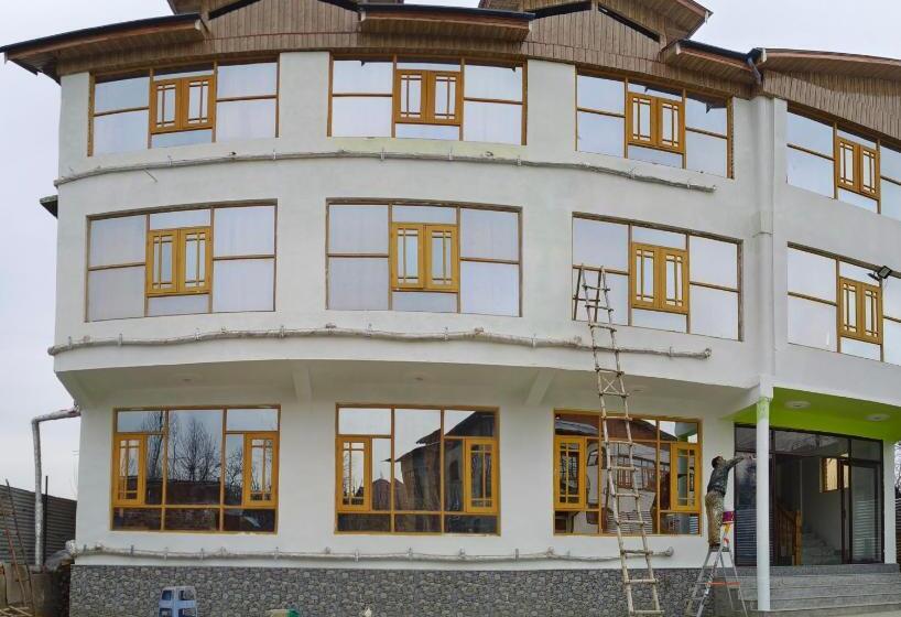 בית מלון כפרי Gulmarg Residency, Kunzer Gulmarg