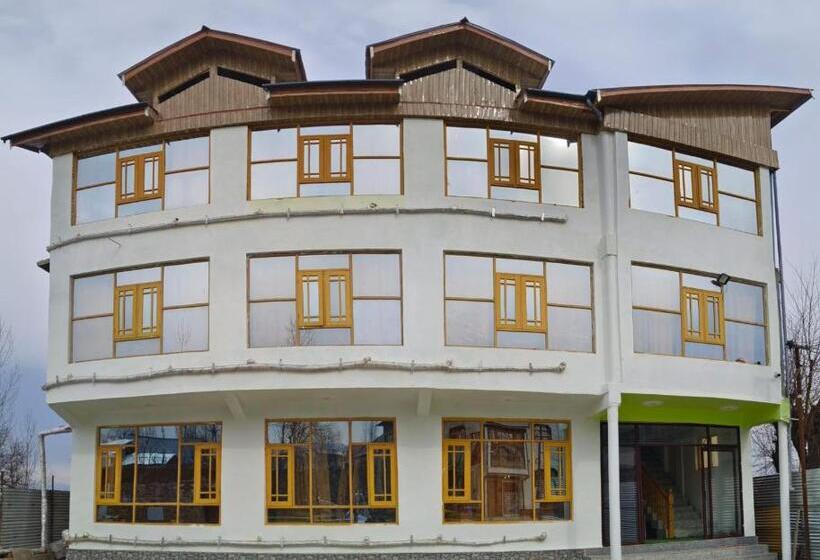 בית מלון כפרי Gulmarg Residency, Kunzer Gulmarg