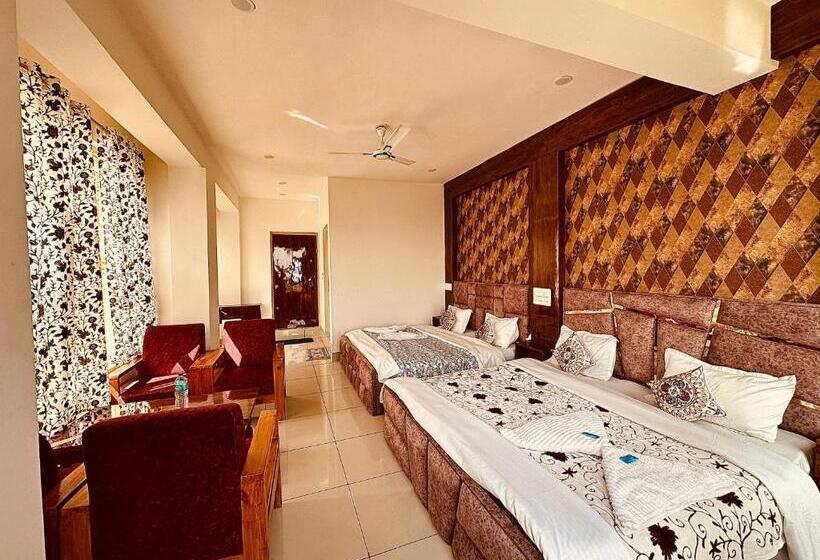 בית מלון כפרי Gulmarg Residency, Kunzer Gulmarg