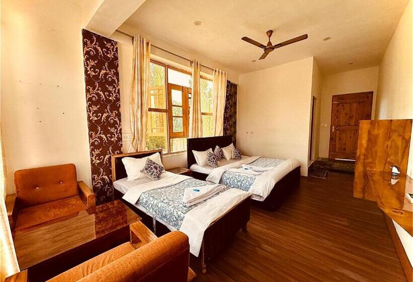 בית מלון כפרי Gulmarg Residency, Kunzer Gulmarg