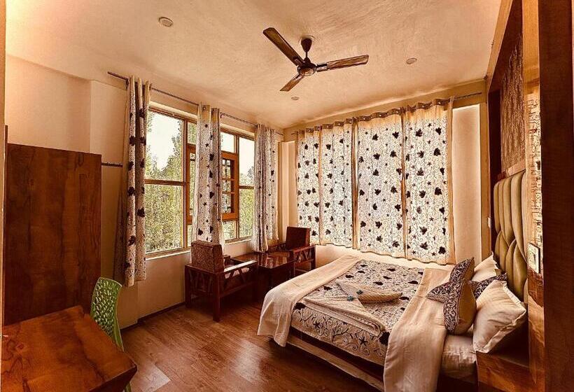 בית מלון כפרי Gulmarg Residency, Kunzer Gulmarg