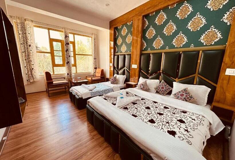 בית מלון כפרי Gulmarg Residency, Kunzer Gulmarg