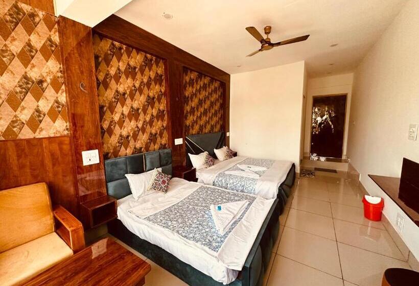 בית מלון כפרי Gulmarg Residency, Kunzer Gulmarg