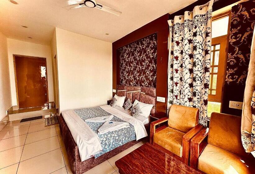 בית מלון כפרי Gulmarg Residency, Kunzer Gulmarg