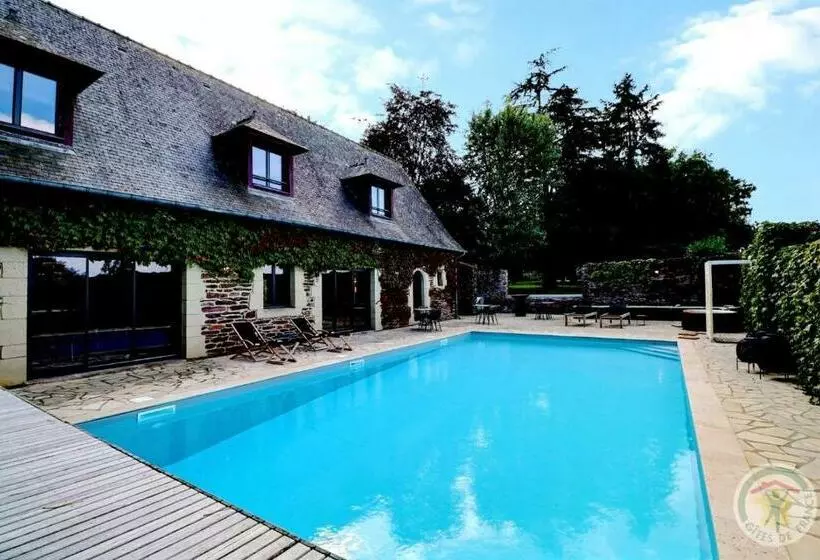 ベッドアンドブレックファースト Manoir De La Droulinais