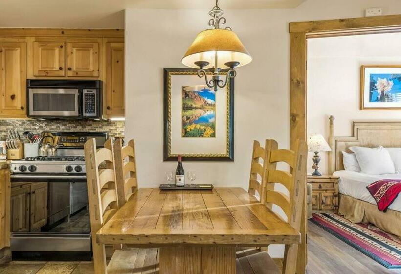 Blue Collar Boutique: Affordable Adventure