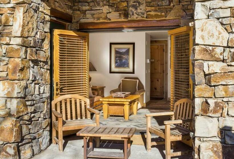 Blue Collar Boutique: Affordable Adventure