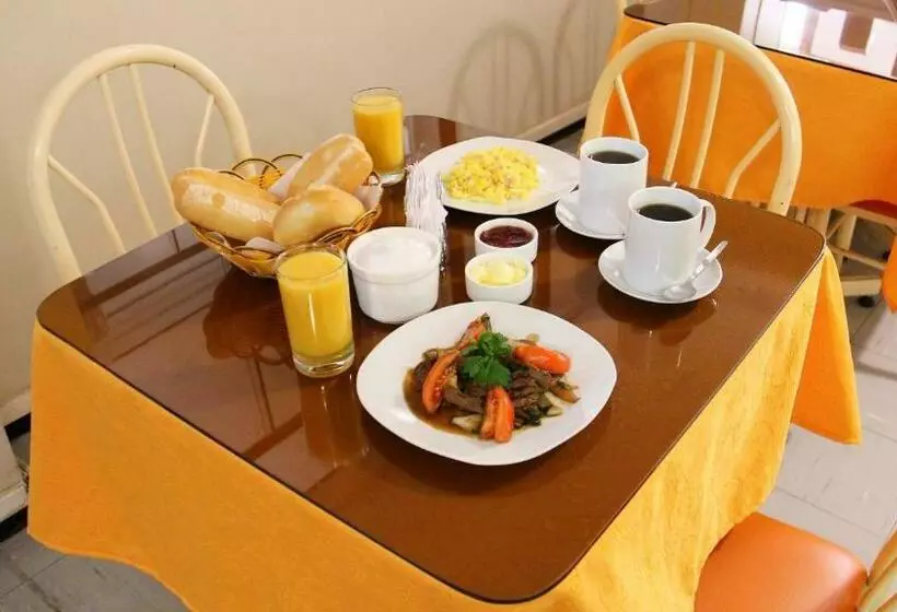 هتل Hostal Jumi