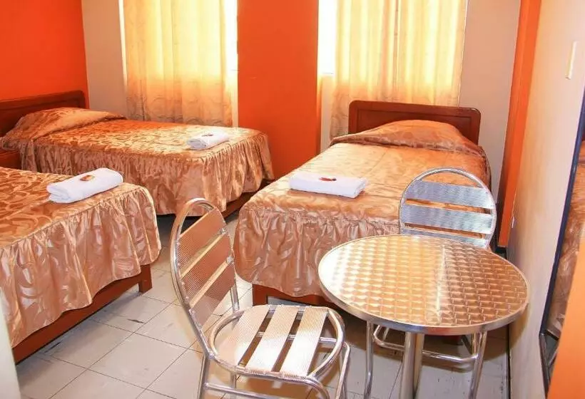 هتل Hostal Jumi