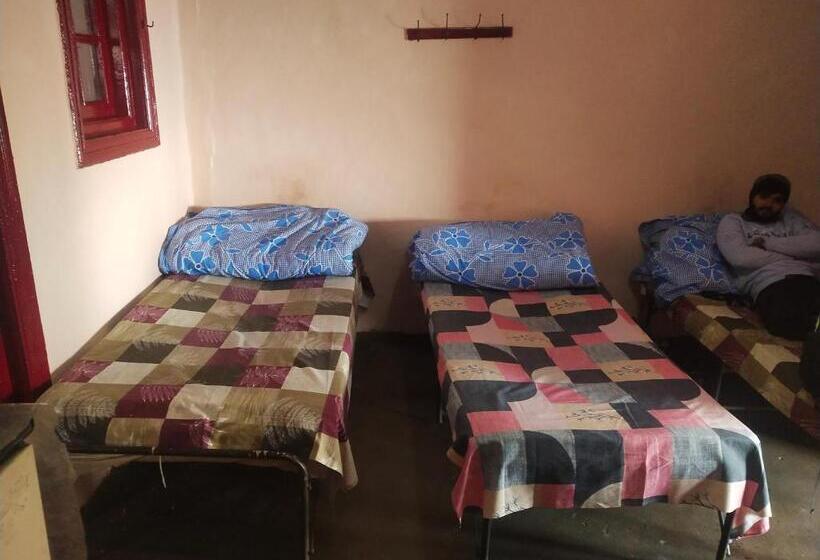 ユースホステル Kumar Guest House