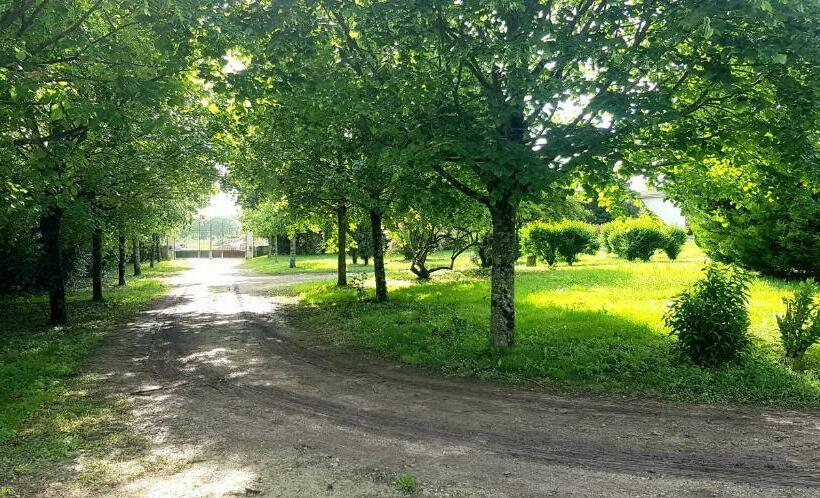 مبيت وإفطار La Revêtizon