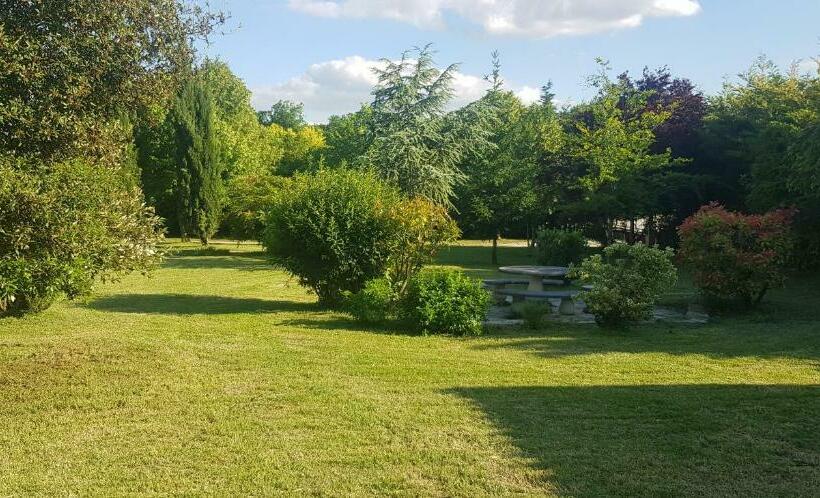 مبيت وإفطار La Revêtizon