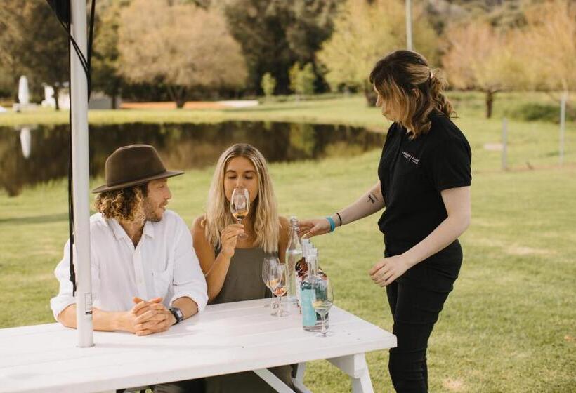 Отель Ampersand Estates