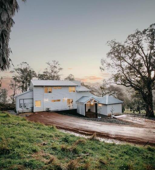 Отель Ampersand Estates