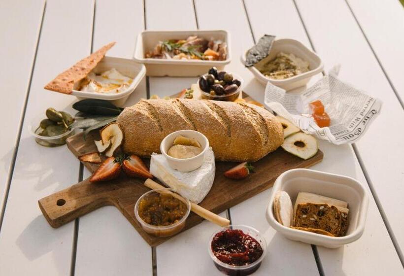 Отель Ampersand Estates