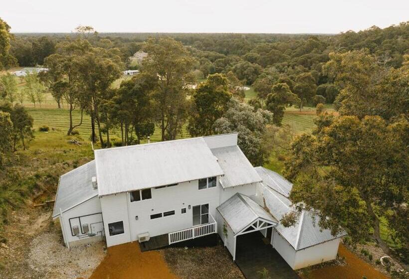 Отель Ampersand Estates