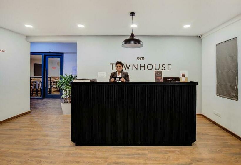 Hotel Oyo Townhouse 023 Cr Park