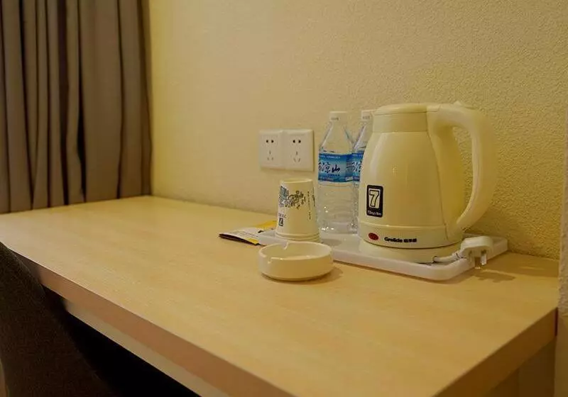 Hotelli 7days Inn Zhaotong Academy Fada Square Branch