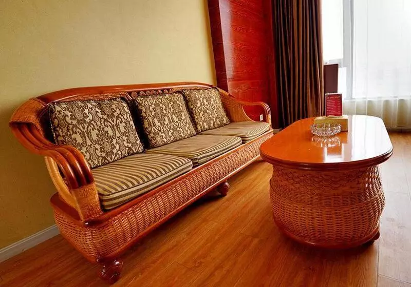 Hotelli 7days Inn Zhaotong Academy Fada Square Branch