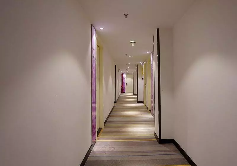 Hotelli 7days Inn Zhaotong Academy Fada Square Branch