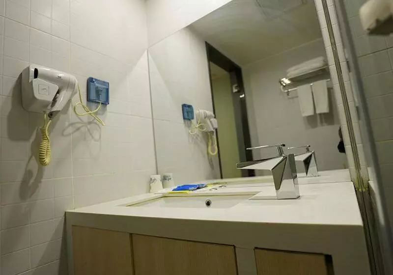 Hotelli 7days Inn Zhaotong Academy Fada Square Branch