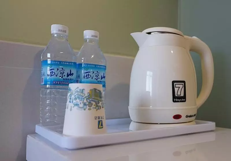 Hotelli 7days Inn Zhaotong Academy Fada Square Branch