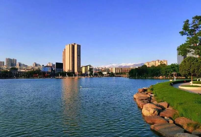 Hotelli 7days Inn Zhaotong Academy Fada Square Branch