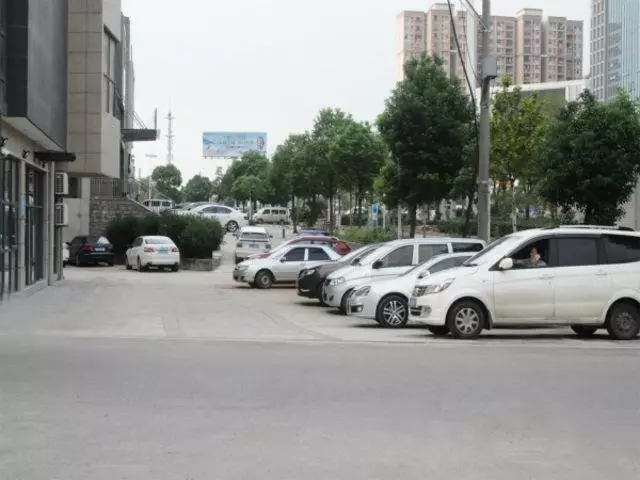 هتل Jinjiang Inn Select Wuhan Tianhe Airport Branch