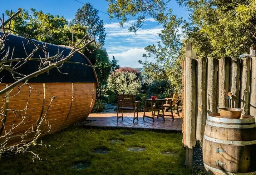 پانسیون Marlborough Wine Barrel Cabins