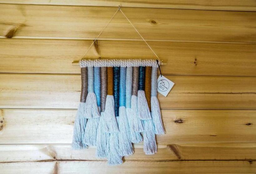 بنسيون Marlborough Wine Barrel Cabins