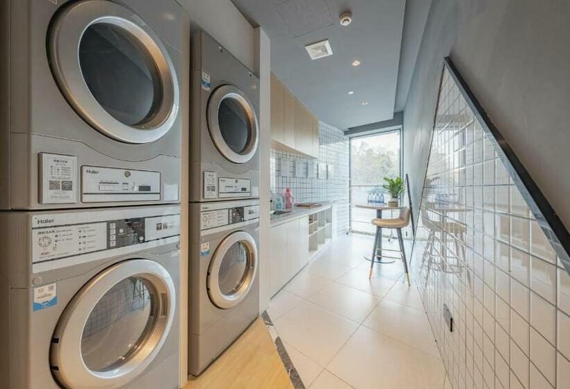 Atour Hotel Chongqing West Station