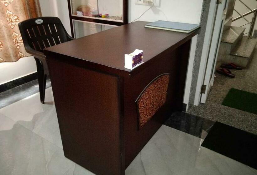 هتل Spot On 92711  Krishna Palace