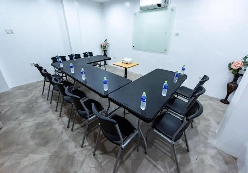Hotelli Fb Dormitel Suites