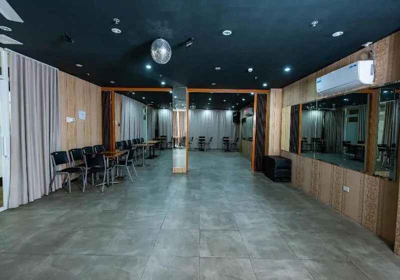 Hotelli Fb Dormitel Suites