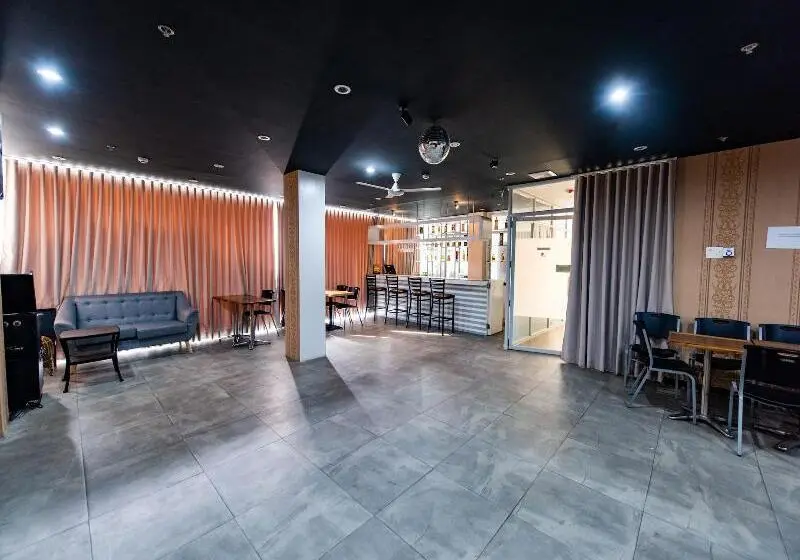 Hotelli Fb Dormitel Suites